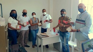 Photo of Alcaldía de Mahates entregó mobiliario escolar y simcard para el beneficio de 6 mil 681 estudiantes del municipio