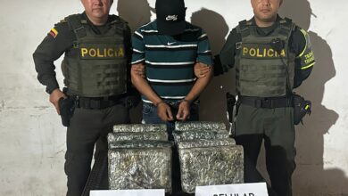 Photo of Viajaba en un bus de servicio público con una caja llena de marihuana