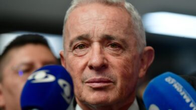 Photo of Condenan a Álvaro Uribe Vélez a 12 años de prisión domiciliaria por fraude procesal y soborno