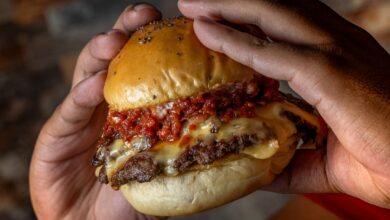Photo of Royal Kings Burger lanza “La Prohibida”, su apuesta más atrevida que desafía el paladar en San Juan Nepomuceno