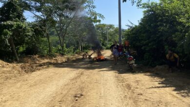 Photo of Protesta en San Juan: trabajadores denuncian dos meses sin salario en obra de alcantarillado